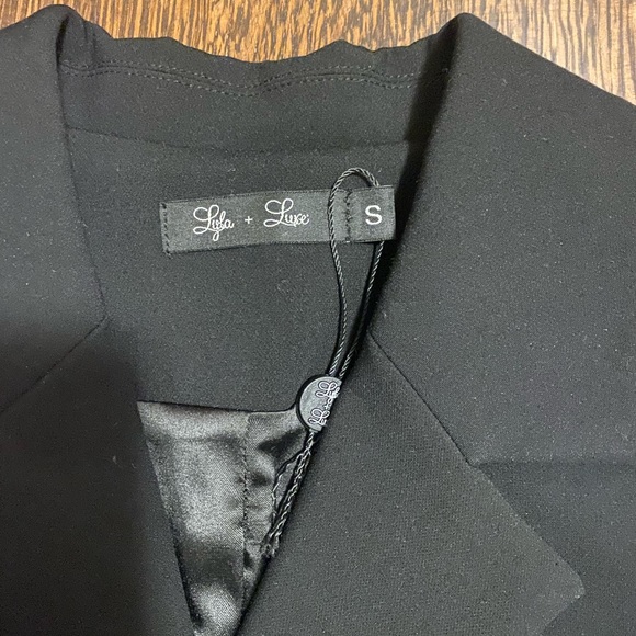 Lyla and Luxe Black Blazer - Size Small - Picture 3 of 5